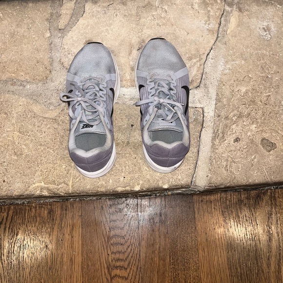 Black and grey downshifter  Nikes size 6 - Picture 2 of 2